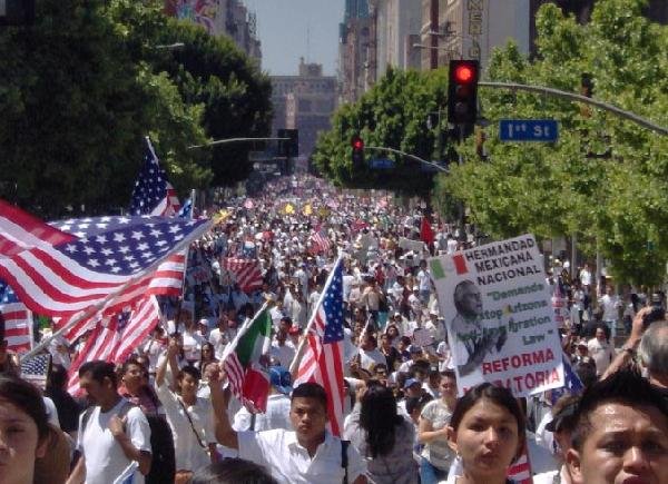 http://www.immigrantsolidarity.org/MayDay2010/Photos/LA/LA-1.jpg