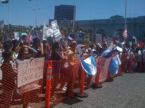 http://www.immigrantsolidarity.org/MayDay2010/Photos/SF/SF-3.jpg